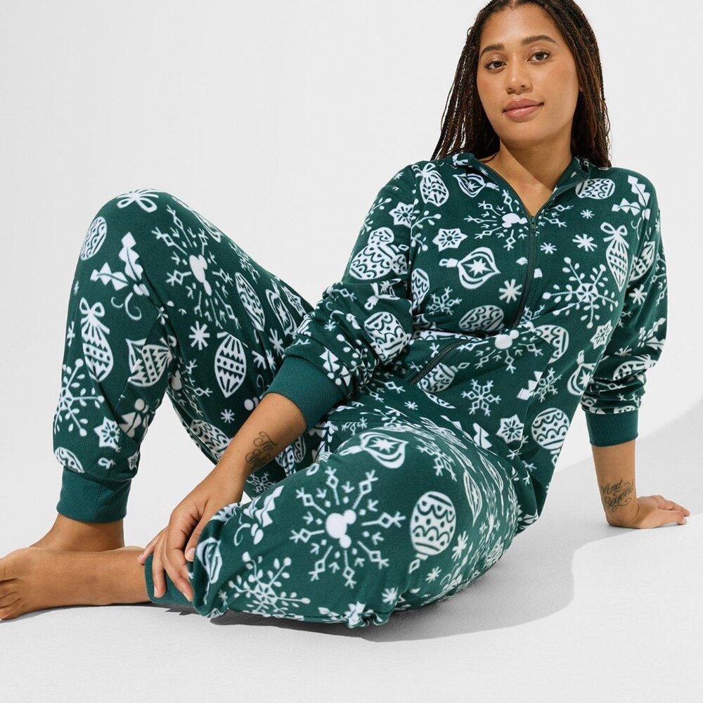 ❤️NWT TORRID PAJAMA DISNEY CHRISTMAS HOLIDAY MICKEY MOUSE ONESIE PLUS - Picture 1 of 12